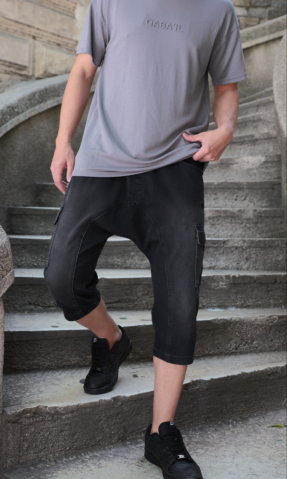  QL Pantacourt Cargo Jeans in Black - QABA'IL,