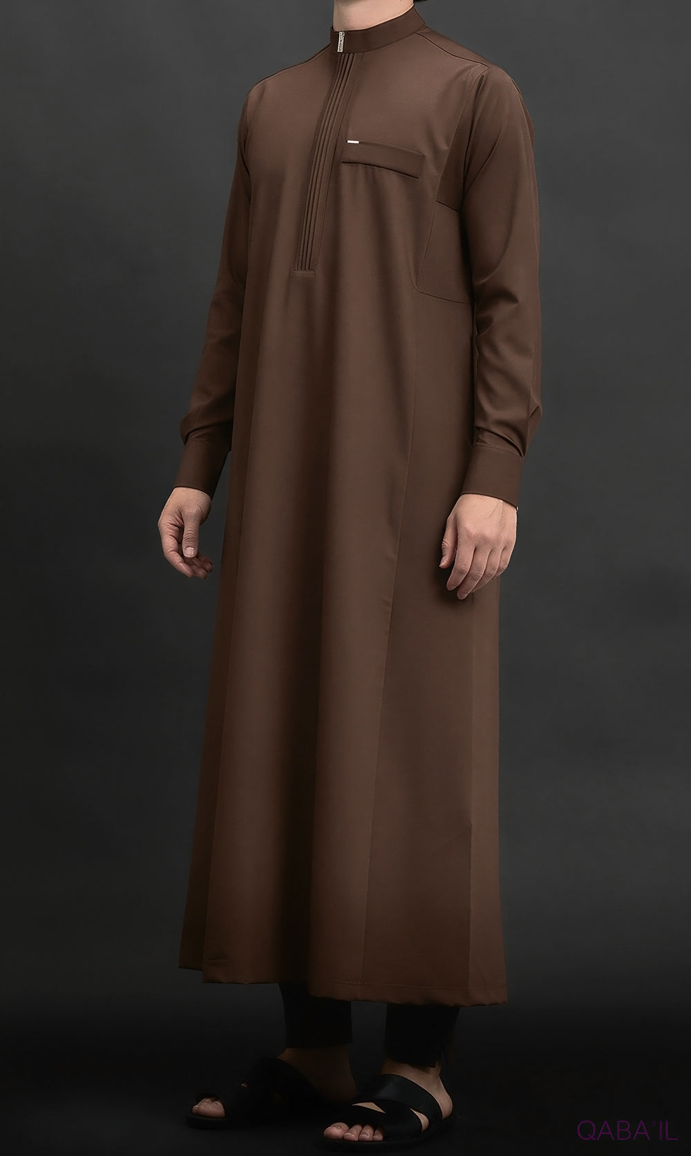 QL Qamis Bey au café